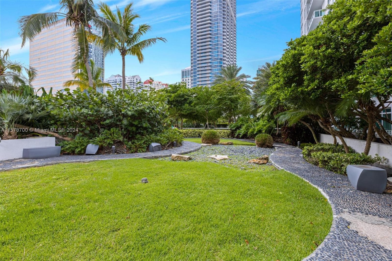 23. 950 Brickell Bay Dr