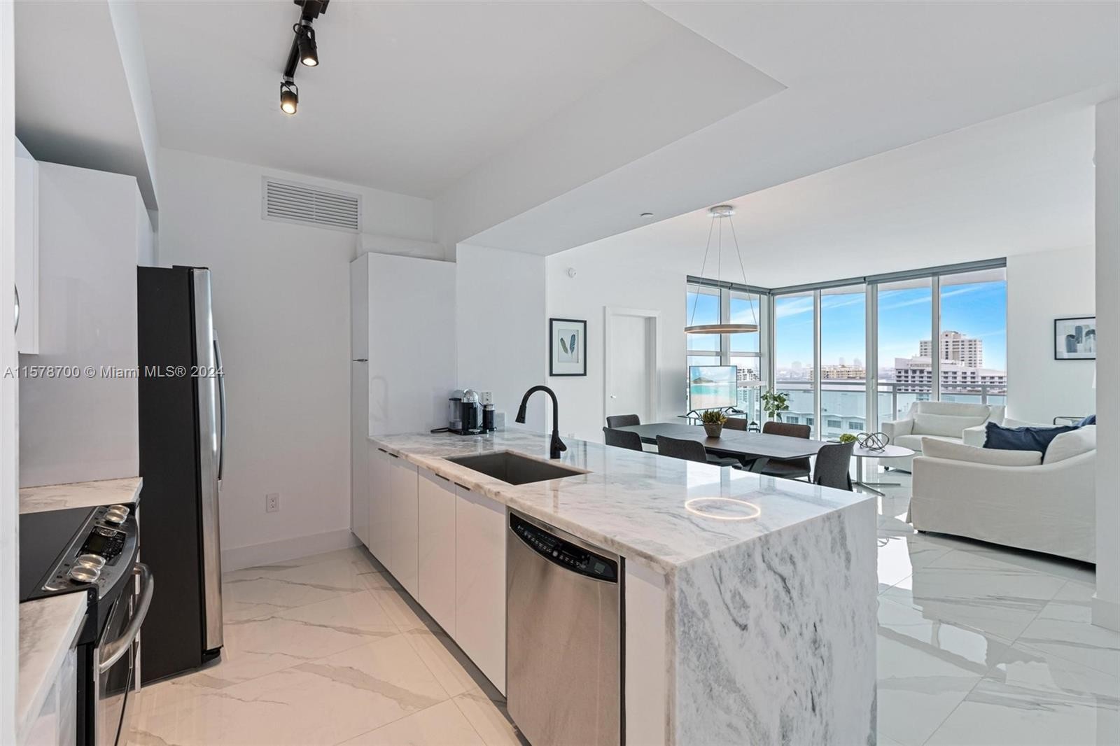 12. 950 Brickell Bay Dr