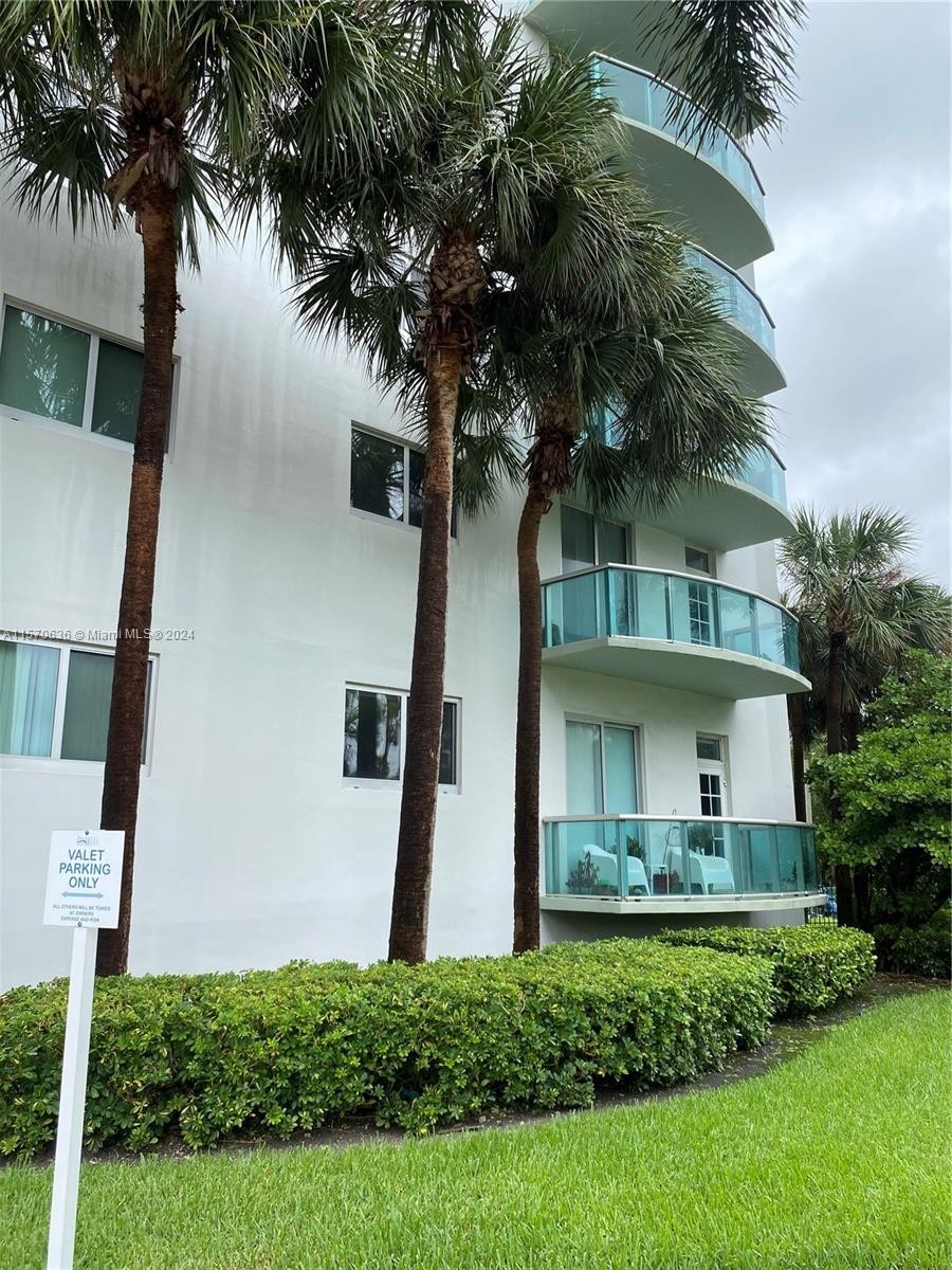 35. 19380 Collins Ave