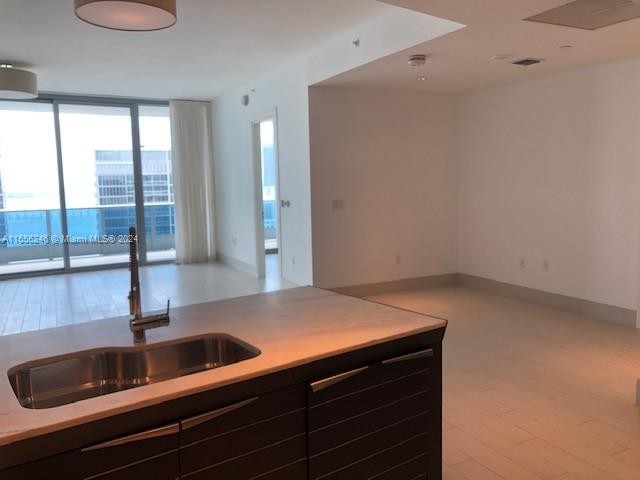 5. 200 Biscayne Boulevard Way