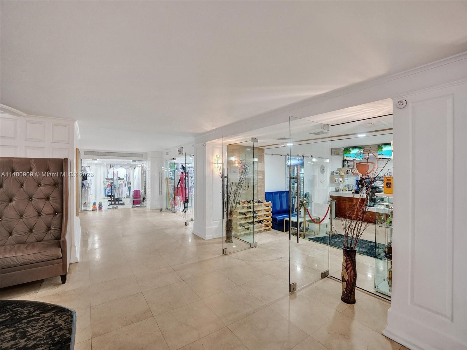 31. 5225 Collins Ave