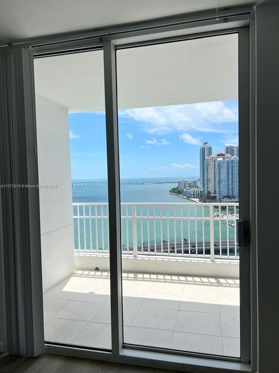 8. 701 Brickell Key Blvd