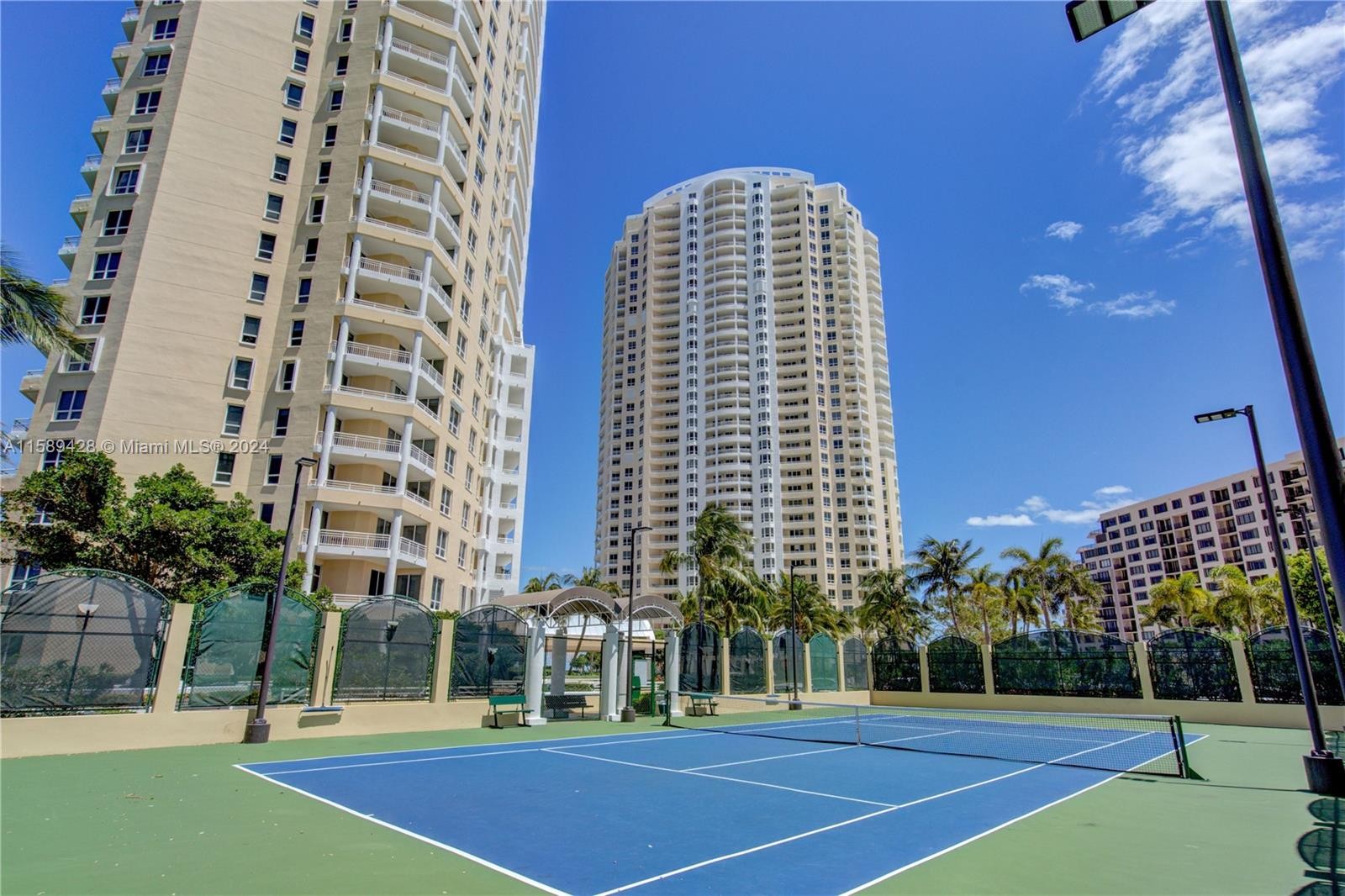 39. 848 Brickell Key Dr