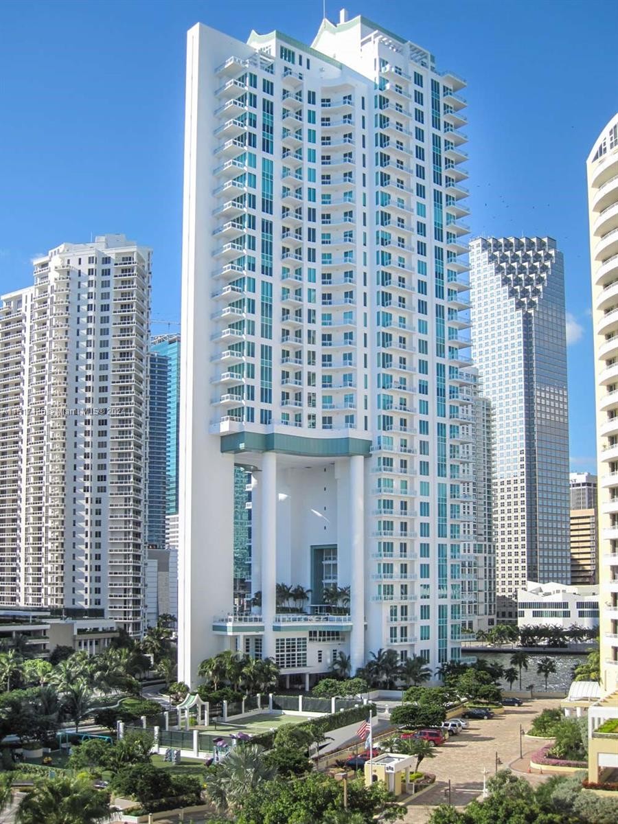 19. 900 Brickell Key Blvd