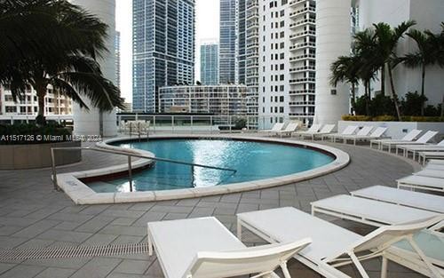 17. 900 Brickell Key Blvd