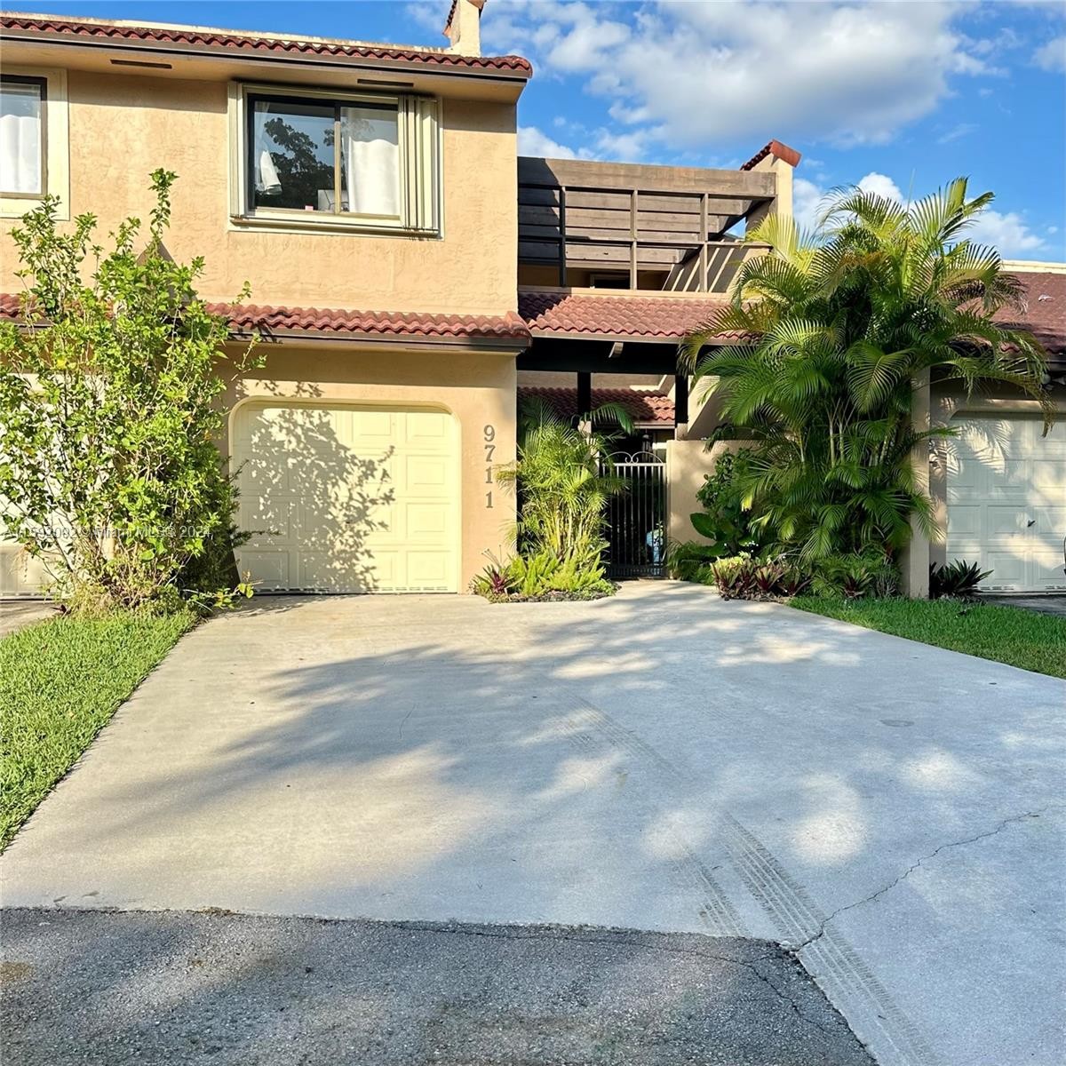 2. 9711 Costa Del Sol Blvd