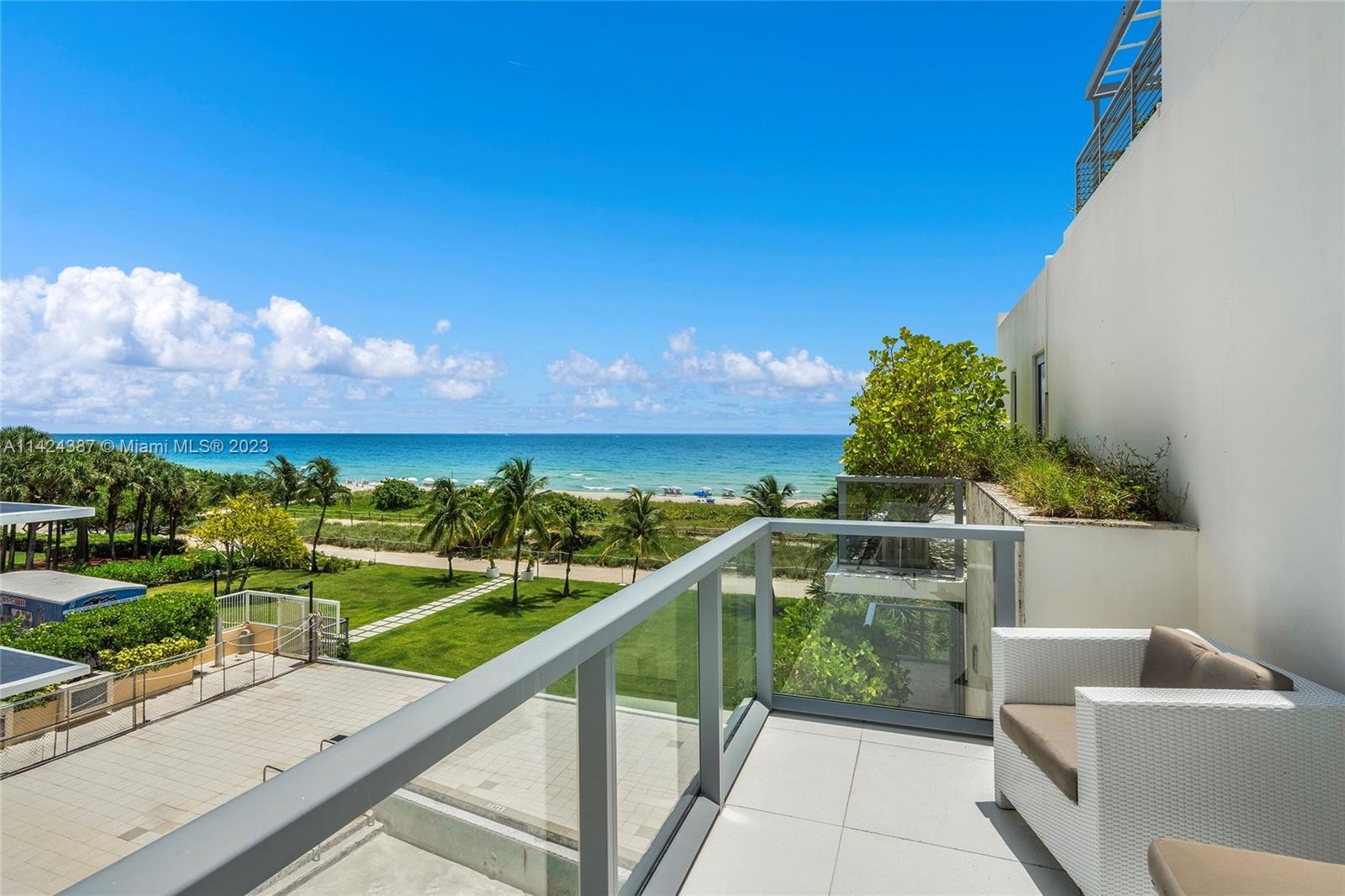 32. 9501 Collins Ave