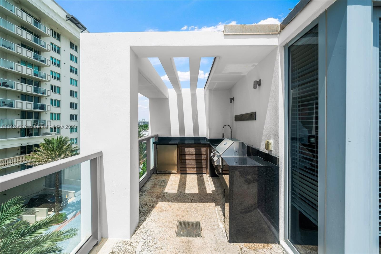 17. 9501 Collins Ave