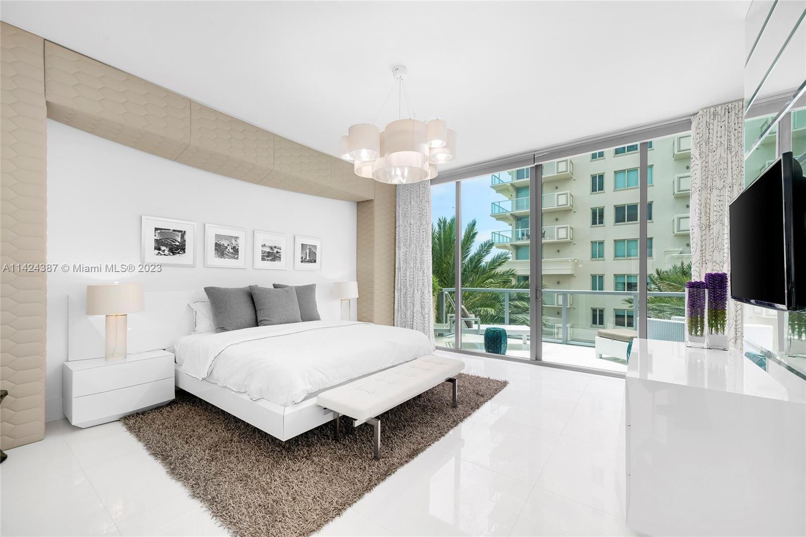 26. 9501 Collins Ave