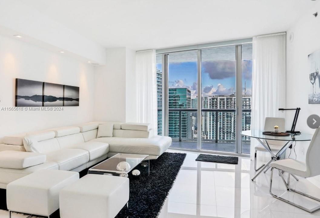 2. 475 Brickell Ave