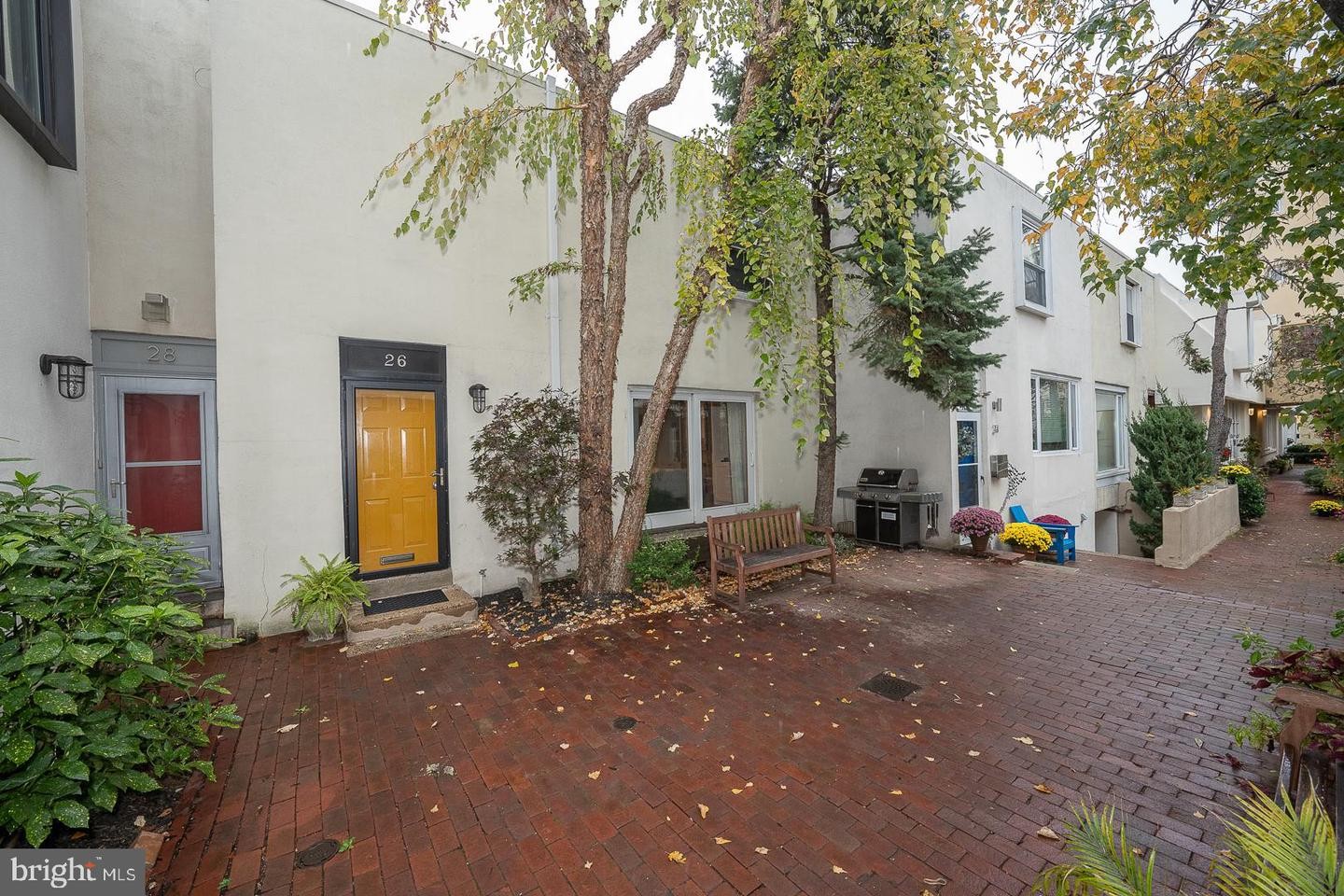 2. 812 Lombard St 