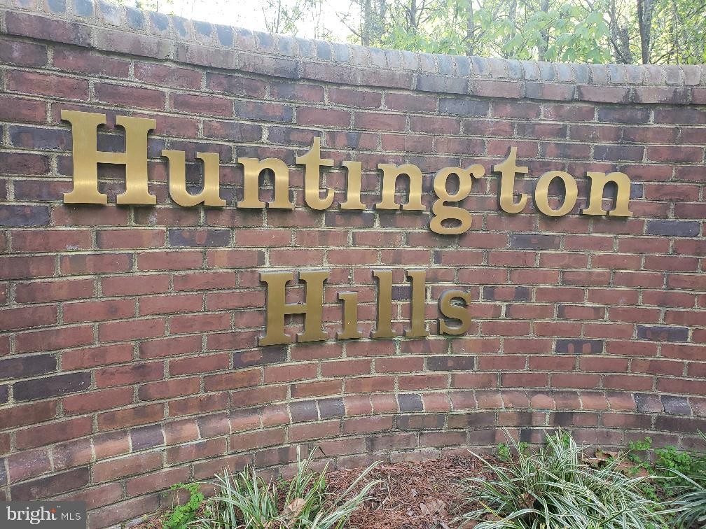36. 100 Huntington Hls
