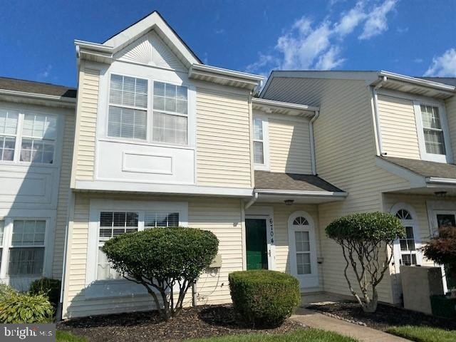 1. 6704 Colonial Ct