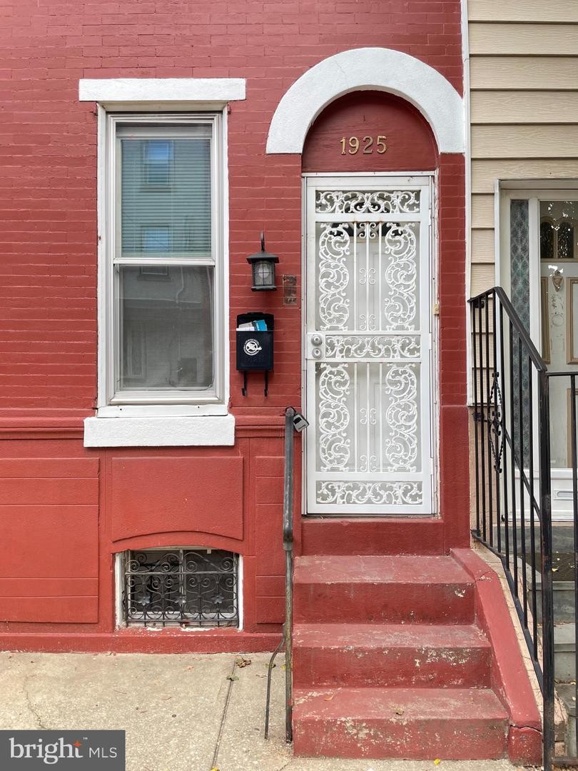 2. 1925 N Hancock St