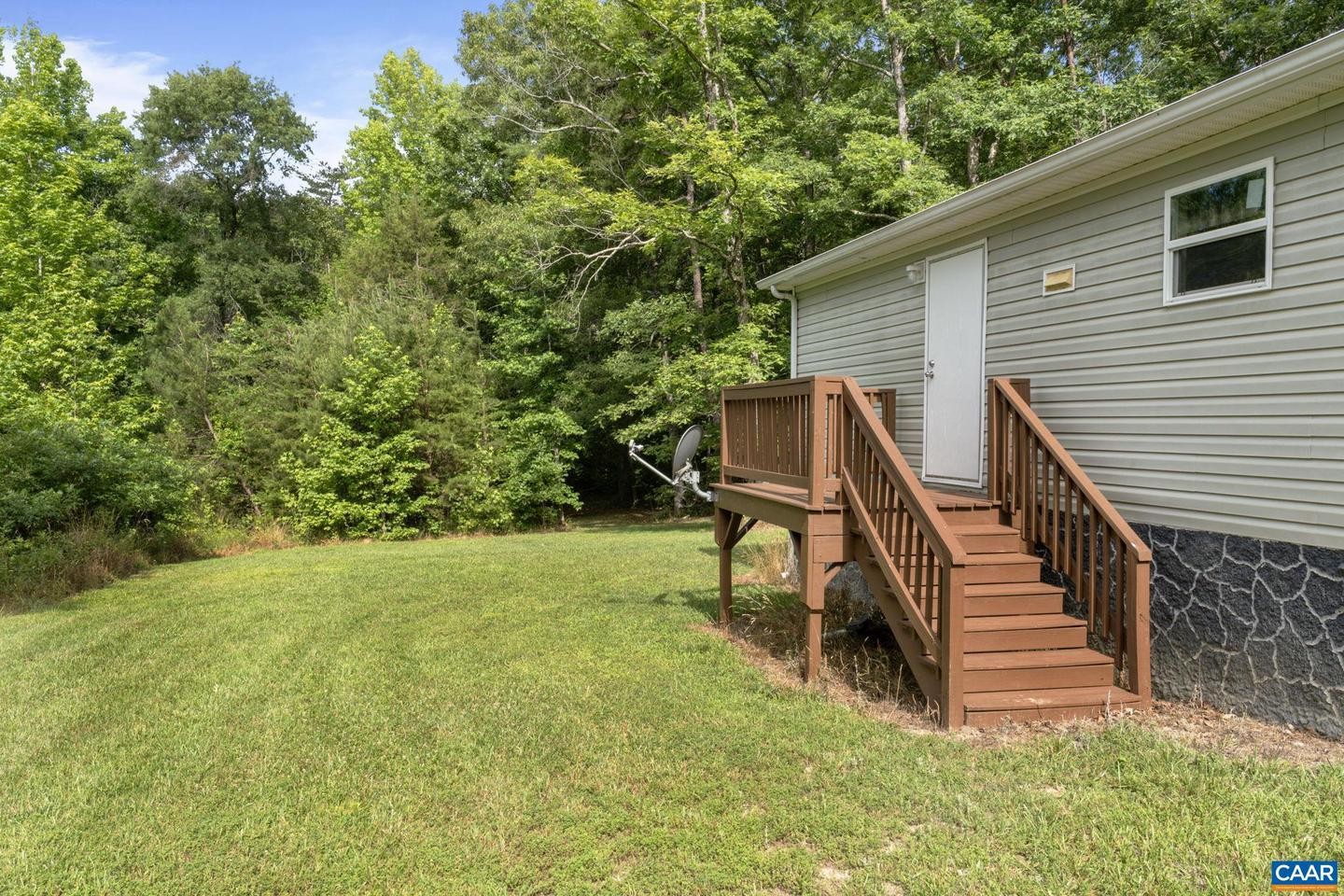 22. 1495 Mountain Laurel Rd