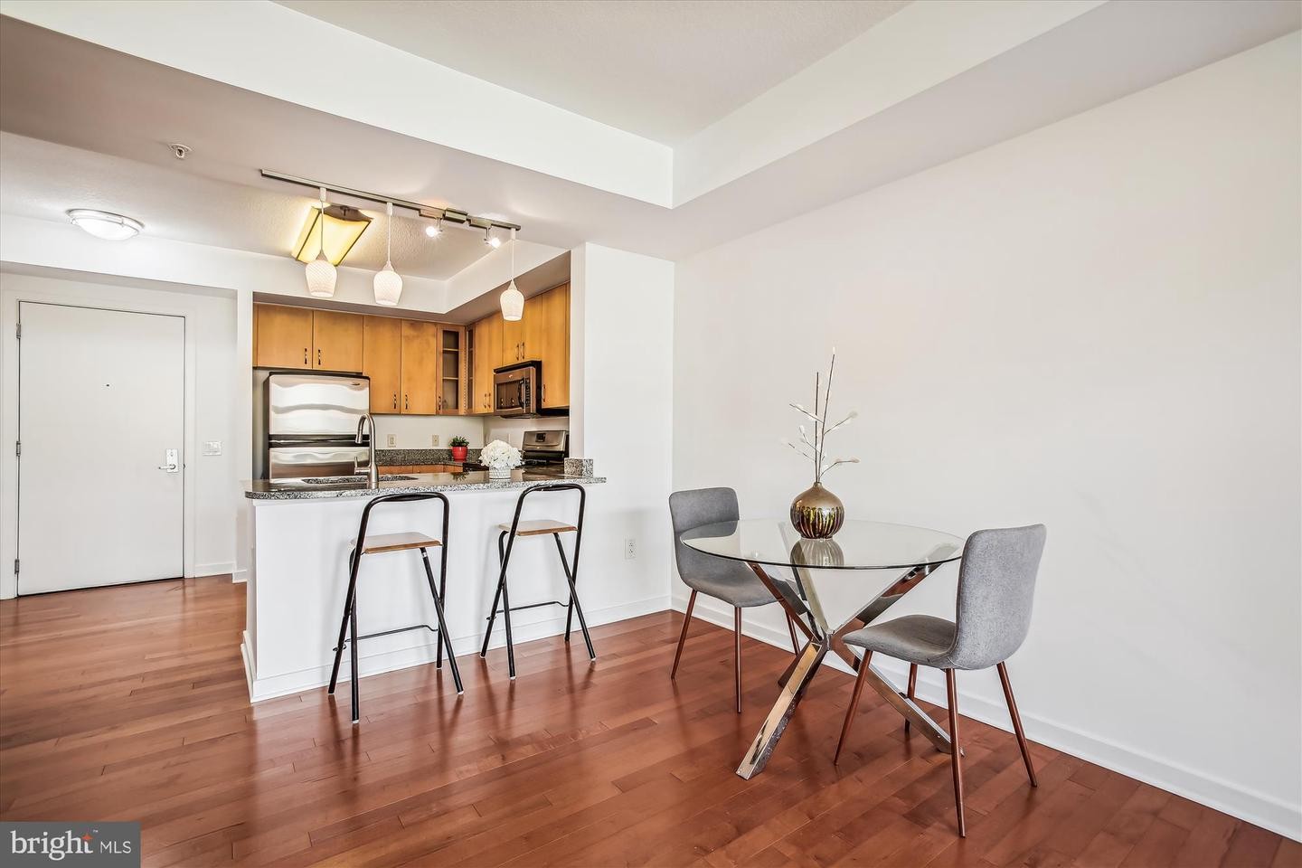 8. 475 K St NW 