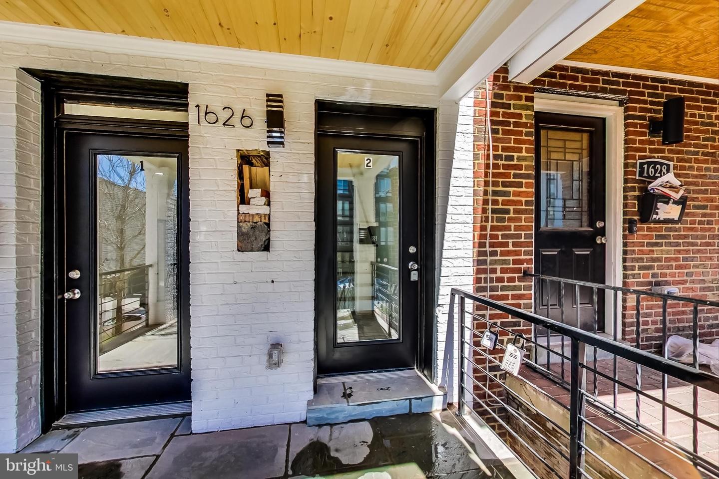 25. 626 K St NE 