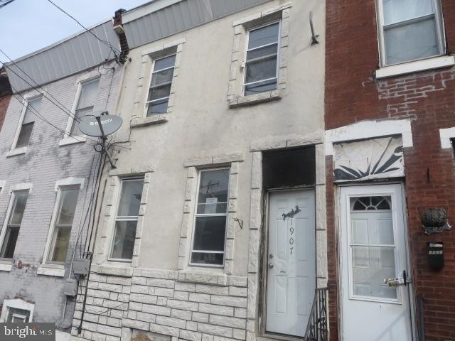 1. 1907 E Madison St