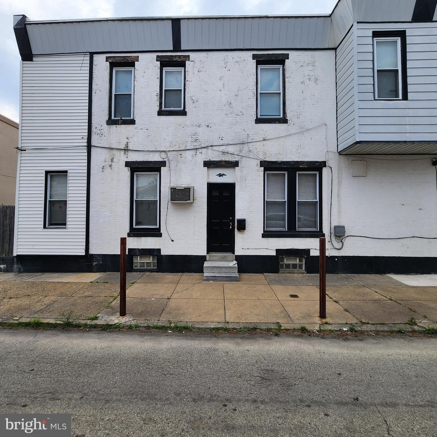 2. 4441 Richmond St 