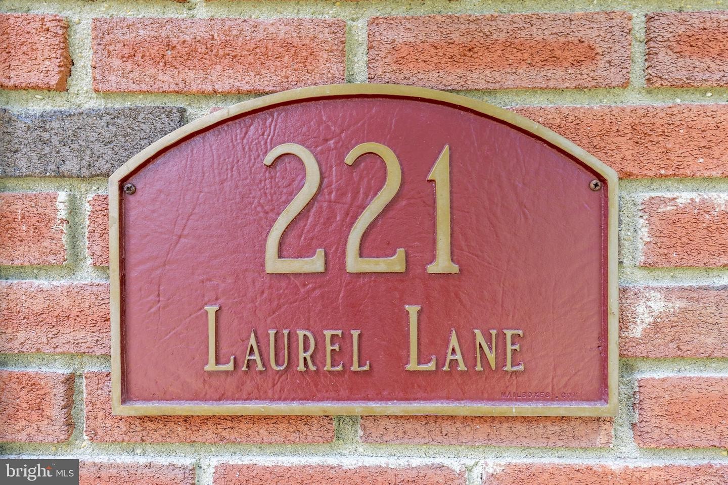 8. 221 Laurel Ln