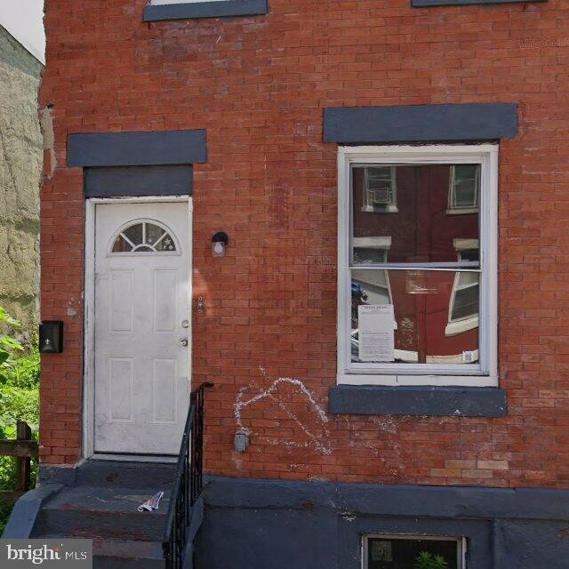 1. 2927 N Ringgold St