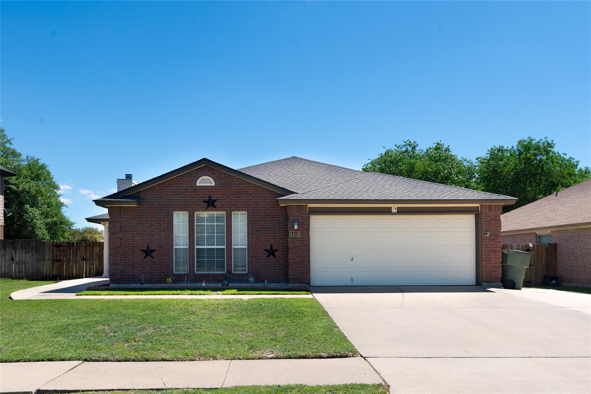 1. 4410 Oak Vista Circle Cir