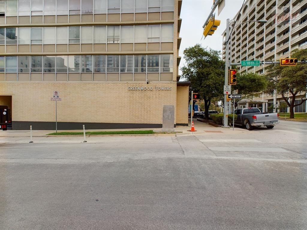 20. 1800 Lavaca Unit St