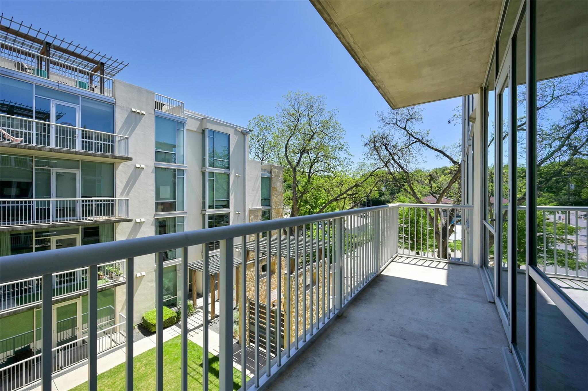 32. 1600 Barton Springs Rd