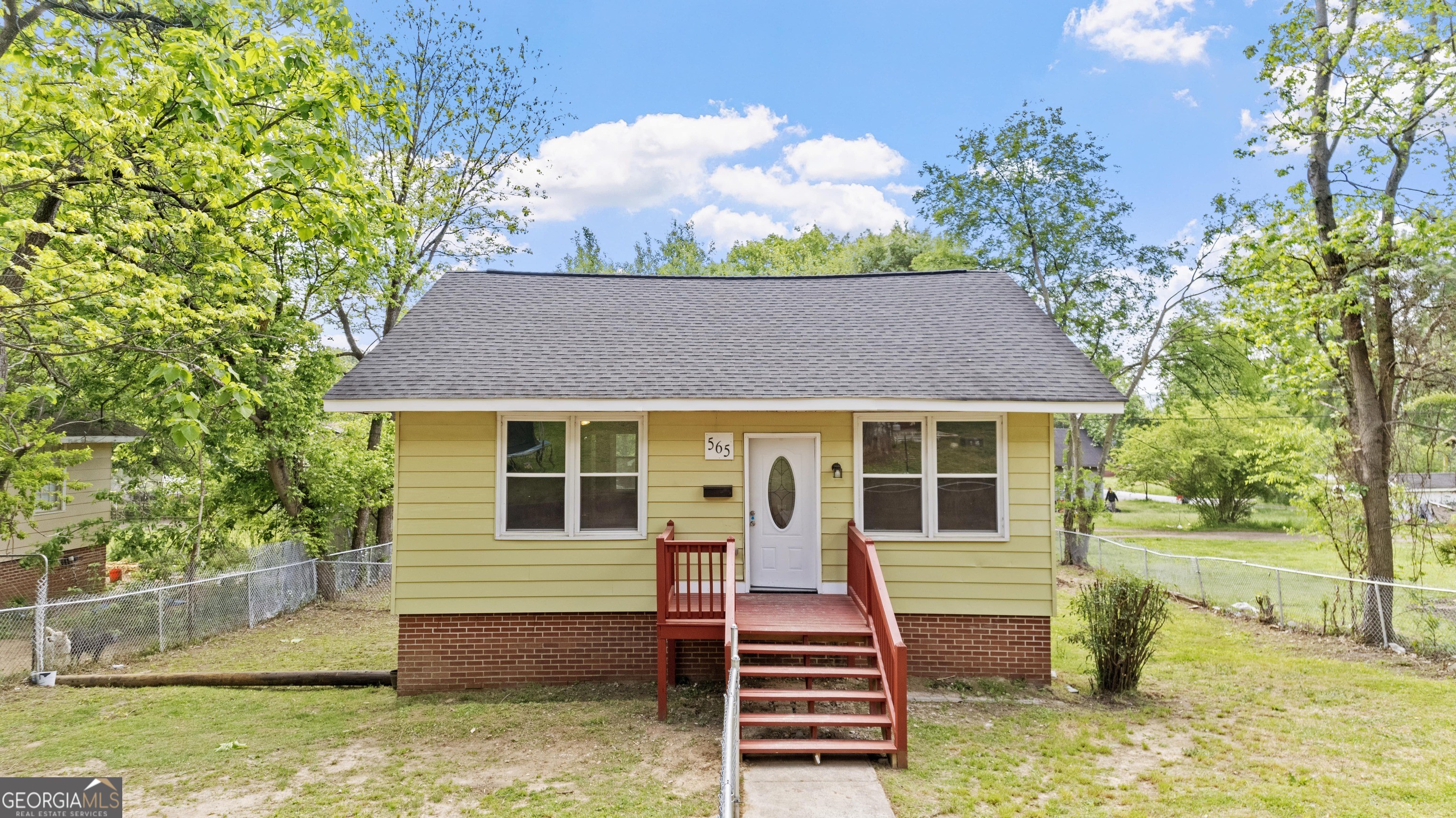 1. 565 3rd - Shannon St