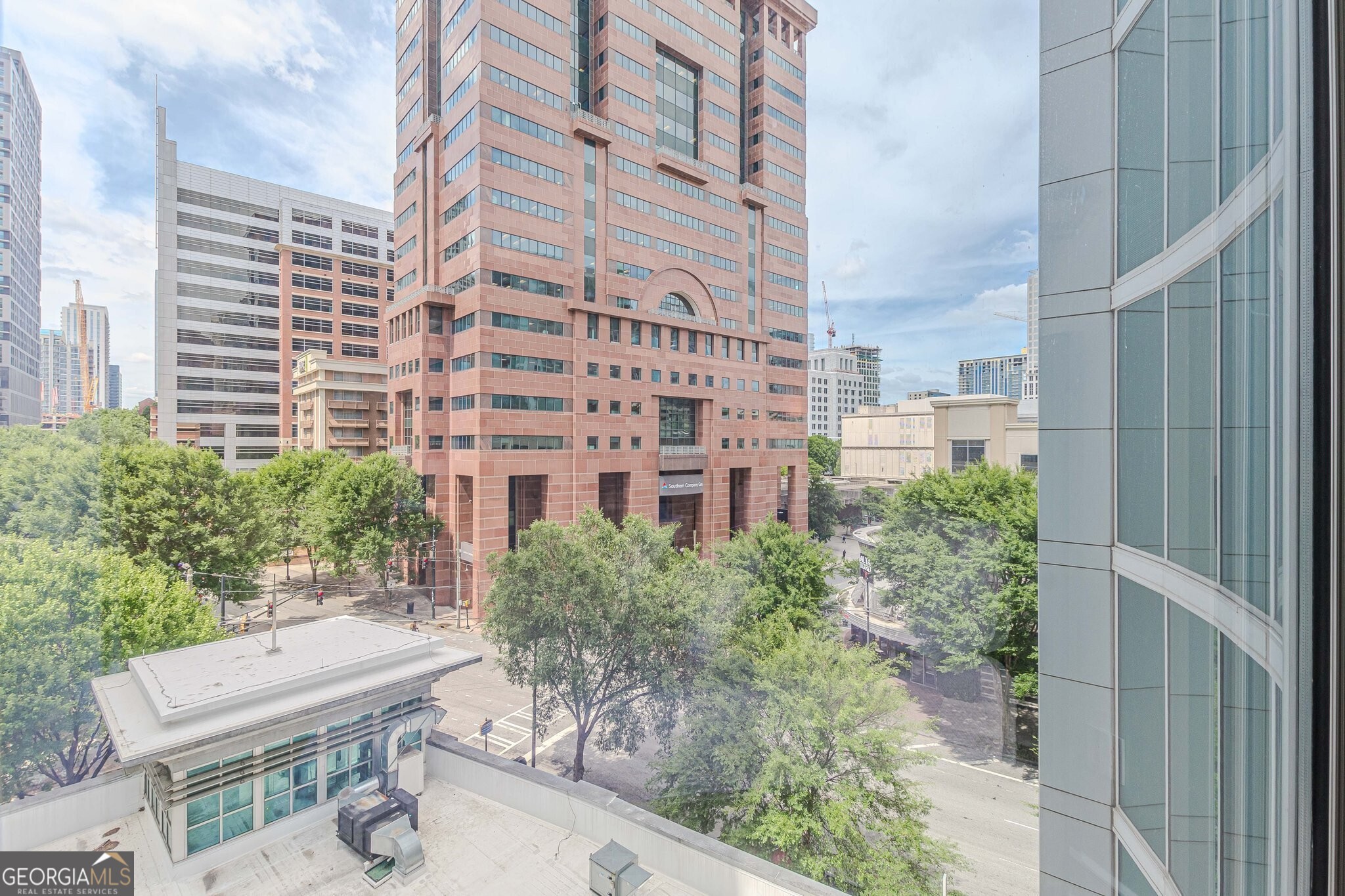 24. 950 W Peachtree St NW