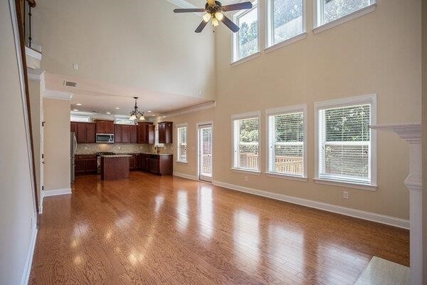 4. 2295 Manor View