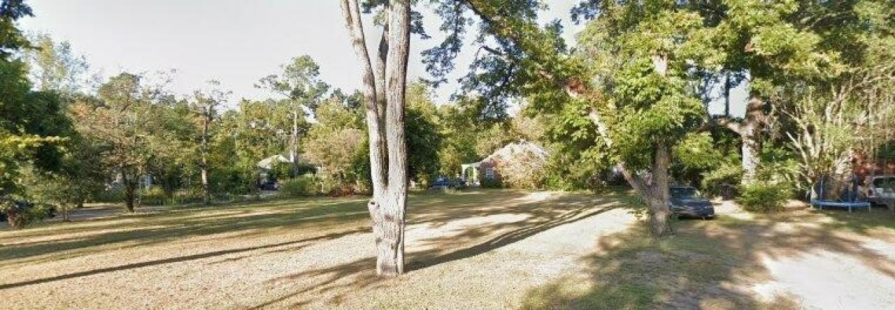 2. 905  Peacock Dr