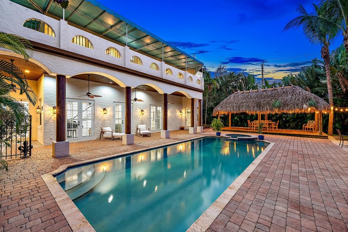 Private Courtyard - Tequesta, FL Homes for Sale