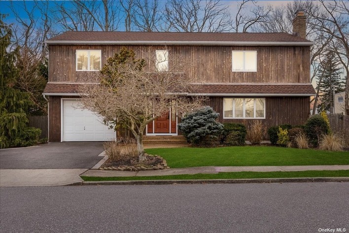 Farmingdale, NY Real Estate & Homes for Sale