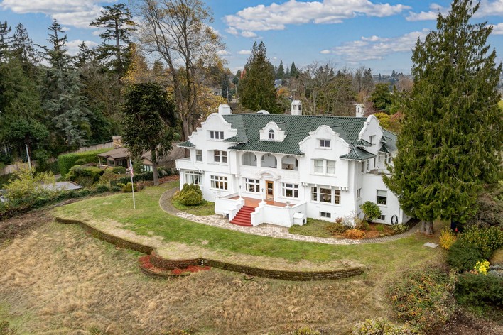 Take a look inside Seattle's modern mansions