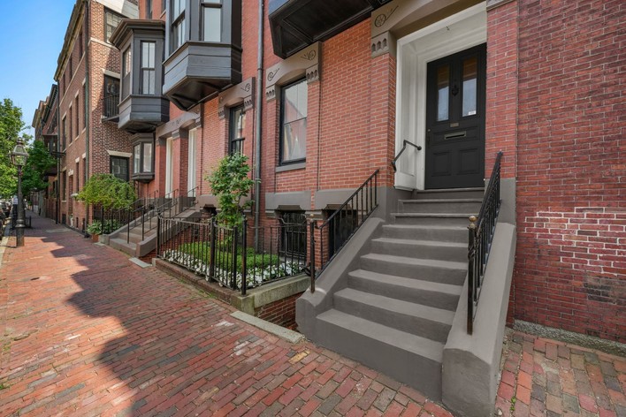 For Sale: A Beacon Hill Townhouse by Historic Louisburg Square