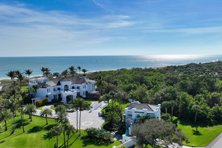 Business Beachfront Homes: Coastal Elegance for Success