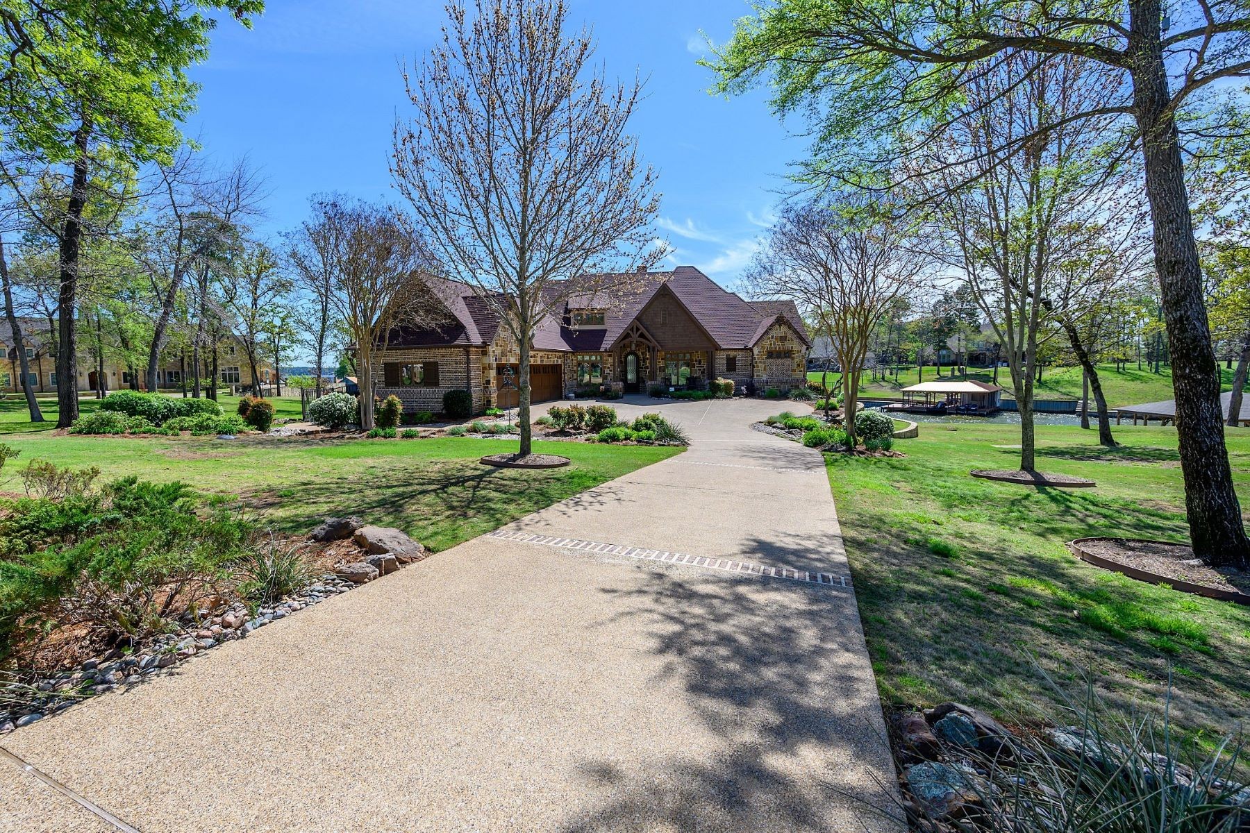 Image LUXURY WATERFRONT HOME FOR SALE ON LAKE PALESTINE BROWN'S LANDING SUBDIVISION