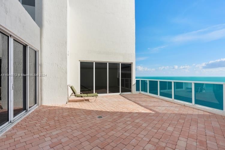 45. 19111 Collins Ave