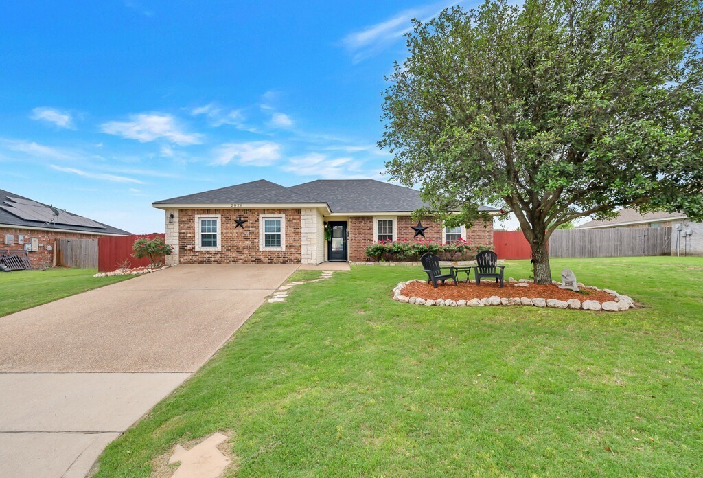1. 2028 Red Sage Drive