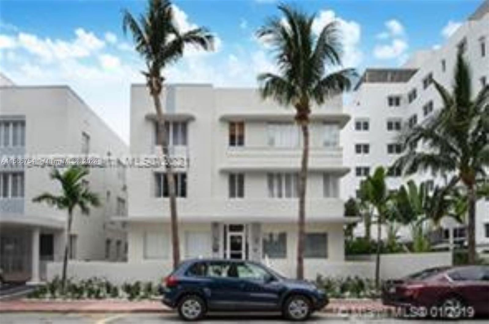 39. 3710 Collins Ave