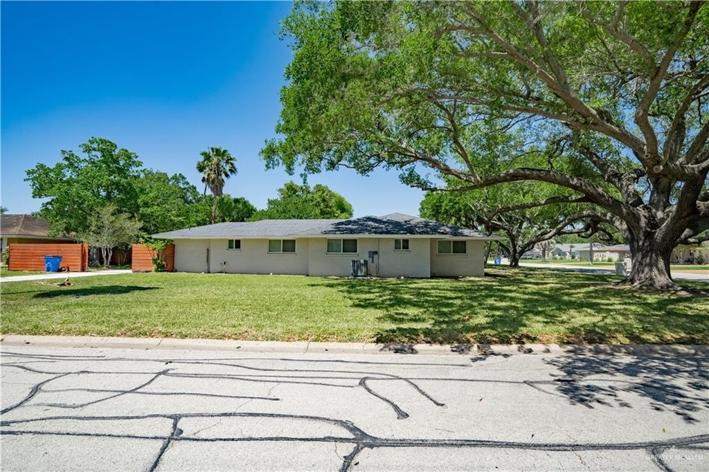 27. 601 Palm Valley Drive W