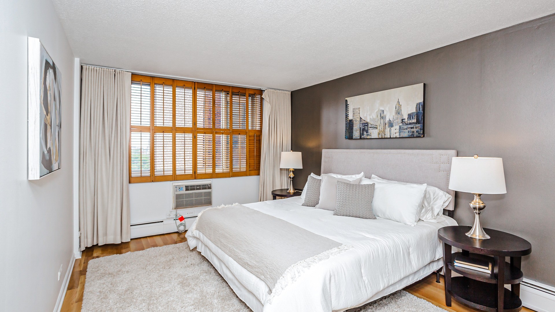 18. 2144 N Lincoln Park West W