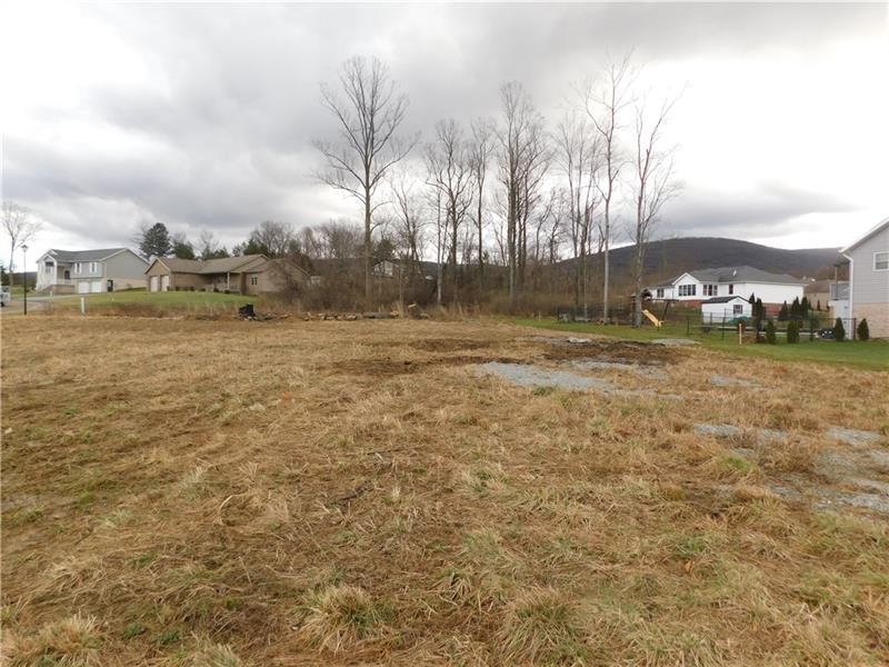 1. Lot 33 Willow Way