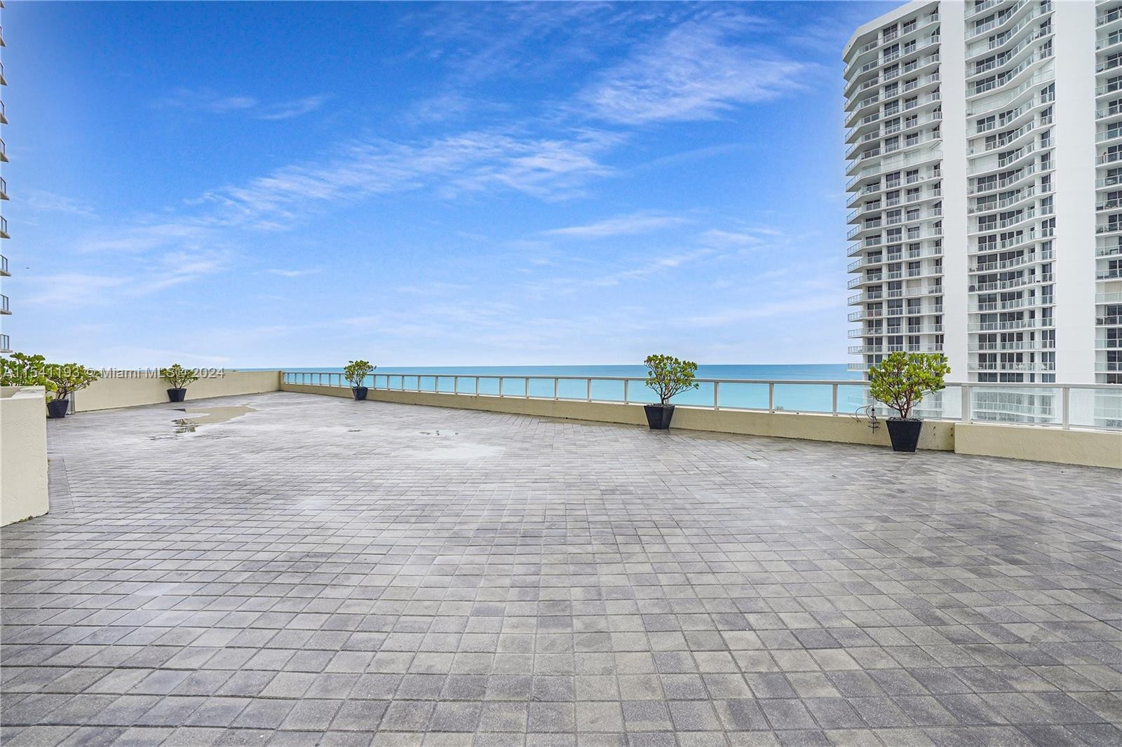 18. 16699 Collins Ave Avail June 3rd