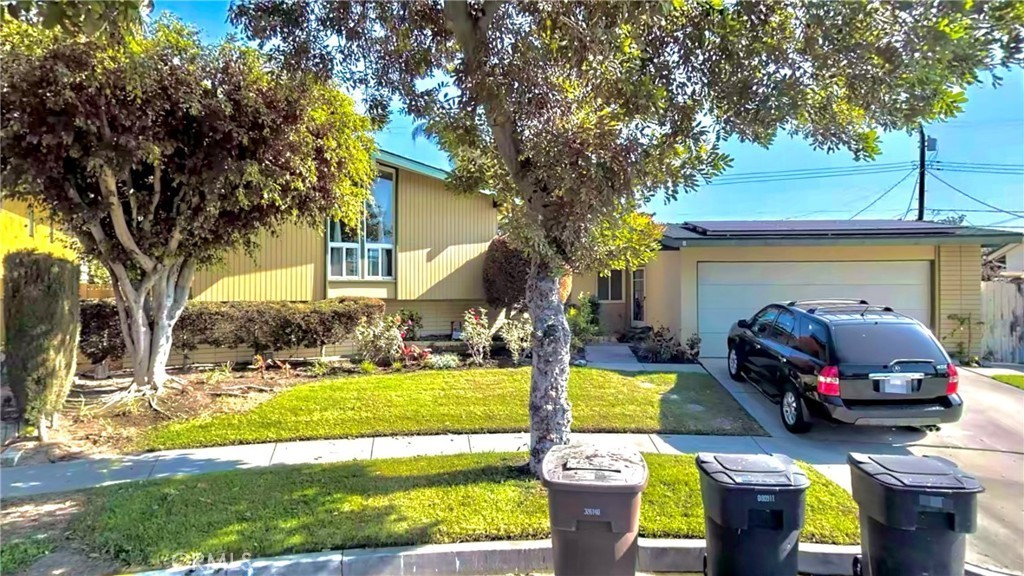 1. 930 S Peregrine Place