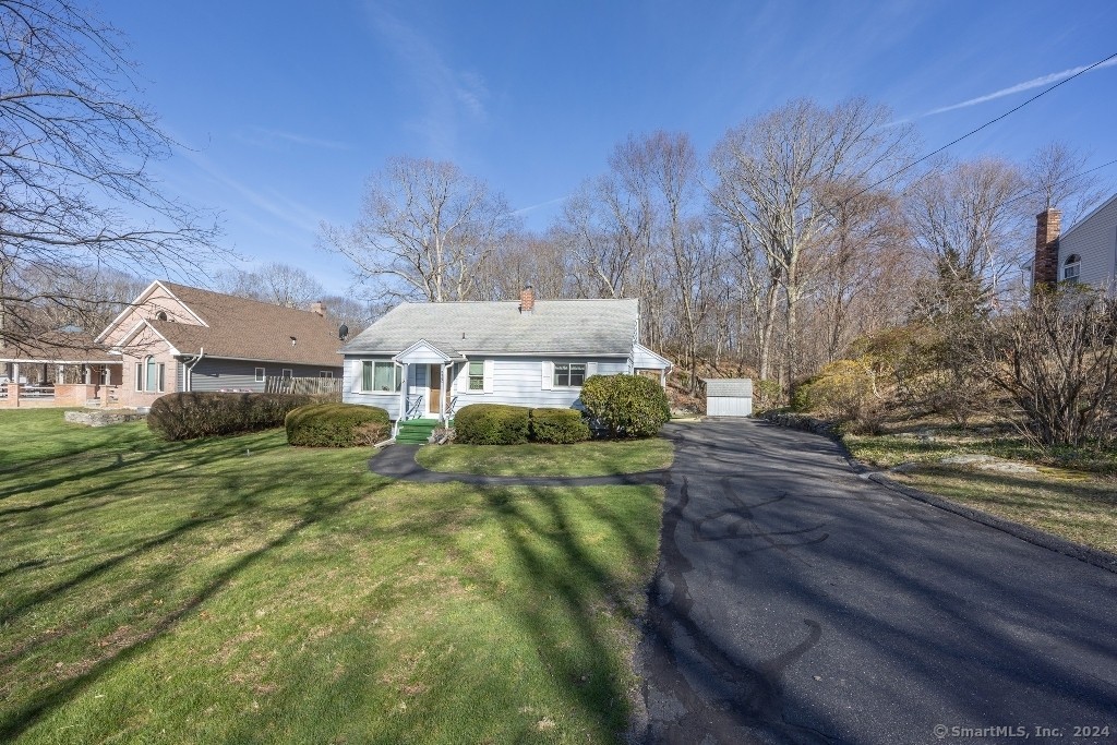 25. 885 Spindle Hill Road