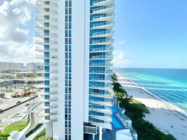 4. 16901 Collins Ave
