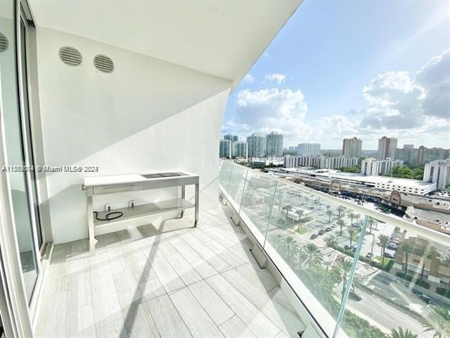 17. 16901 Collins Ave