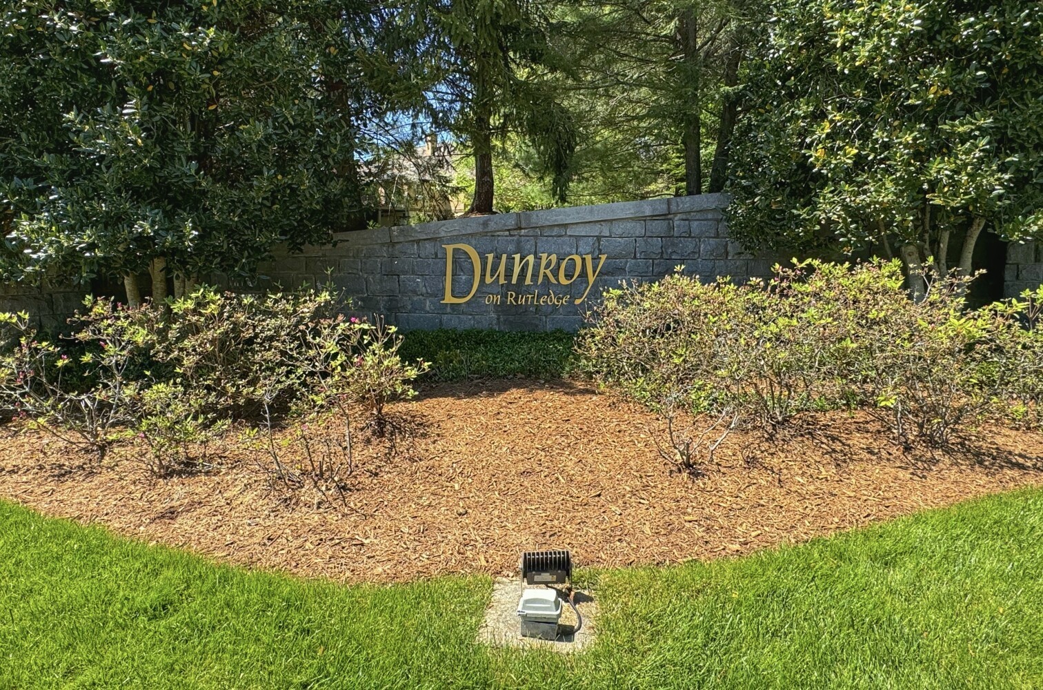 1. 698 Dunroy Dr